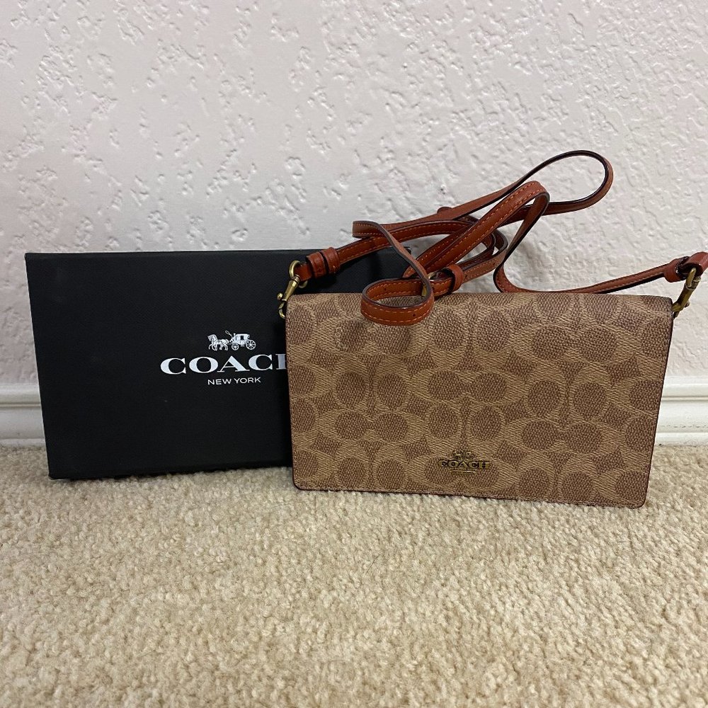 Coach - Crossbody Wallet/Clutch